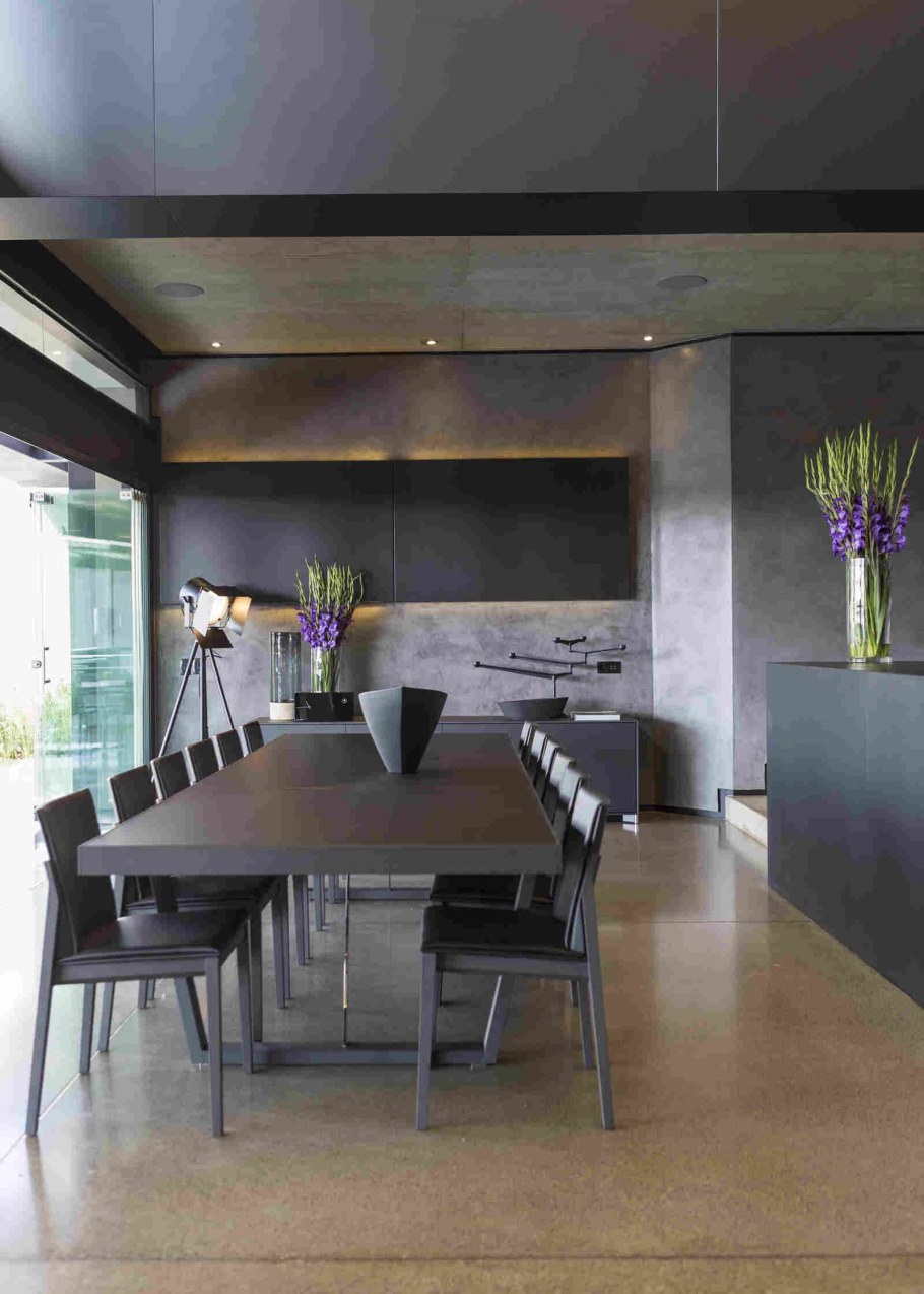 Современная столовая в доме