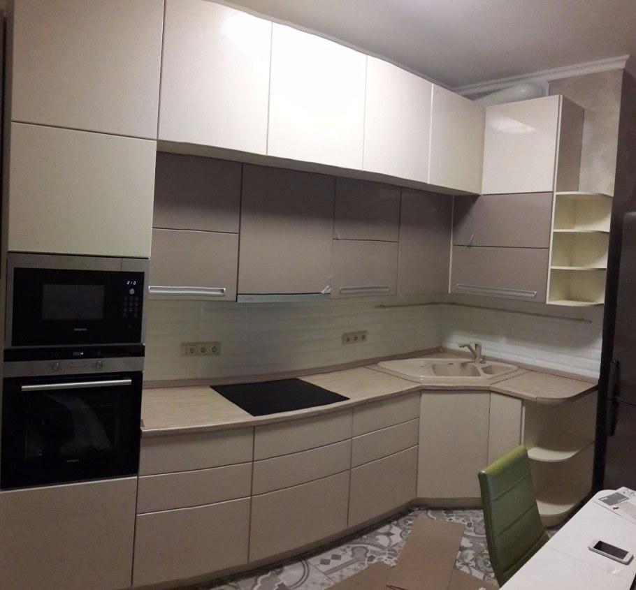 Двухуровневая кухня угловая