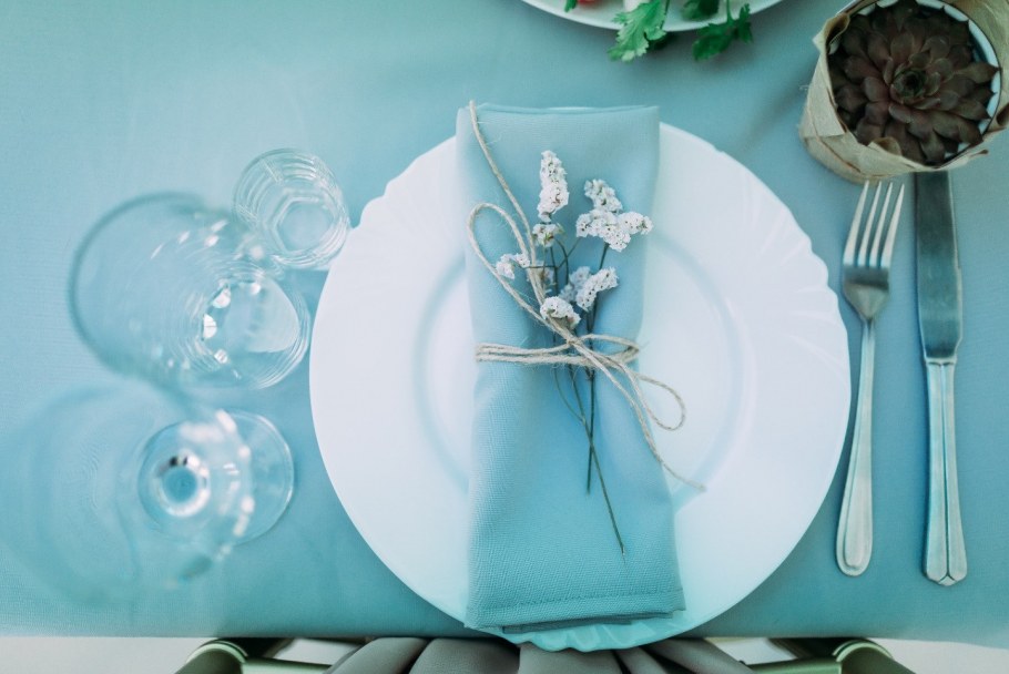 Сервировка в мятном цвете