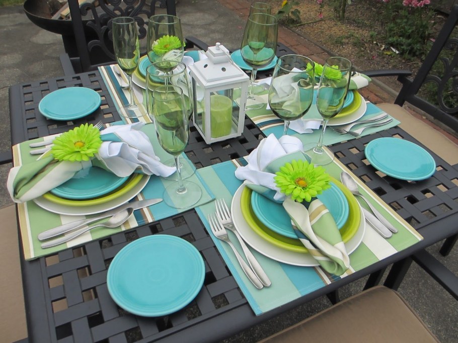 Сервировка стола в бирюзовом цвете
