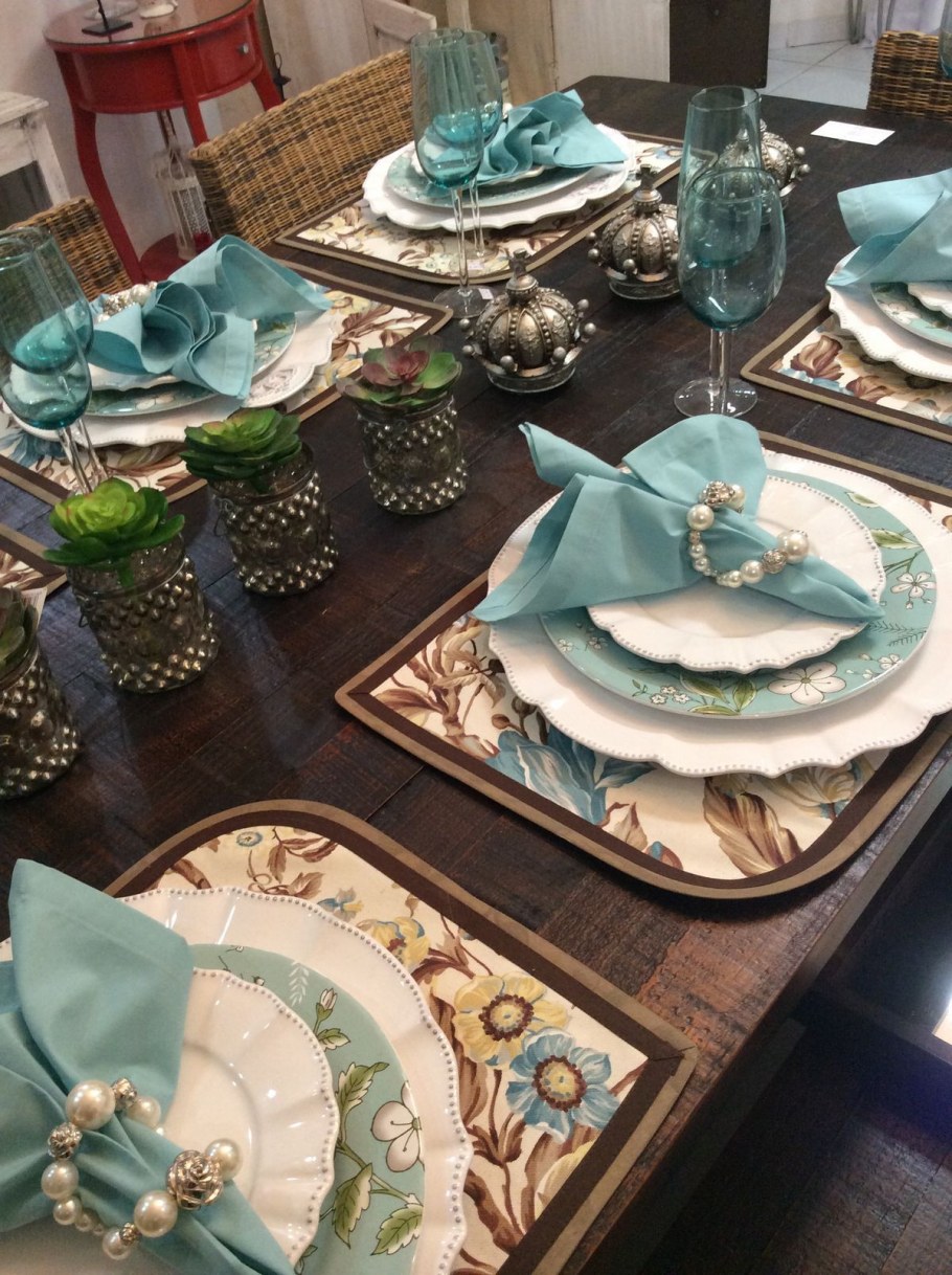 Бирюзовые салфетки на стол