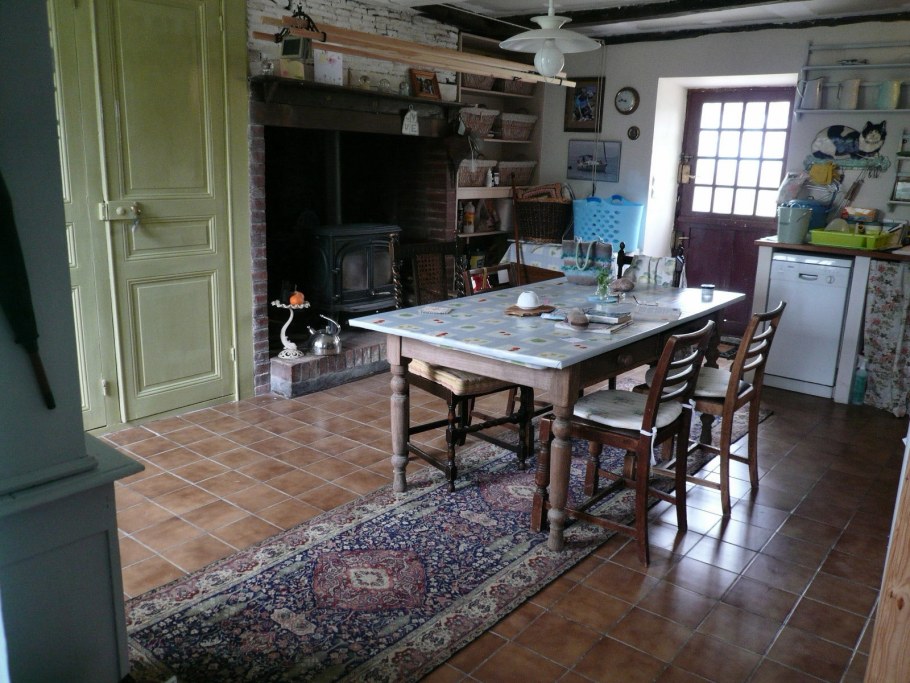 Маленькая кухня в деревенском стиле