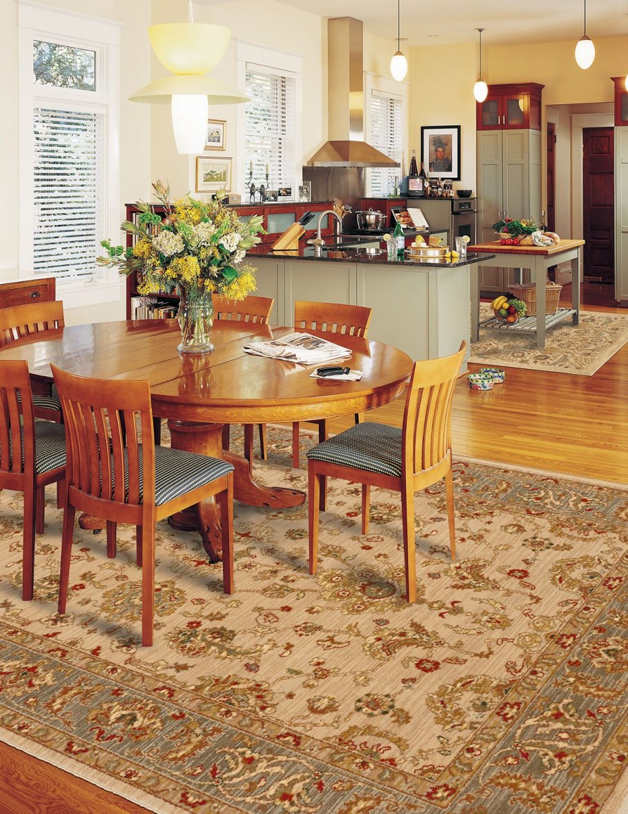 Ковры в интерьере столовой
