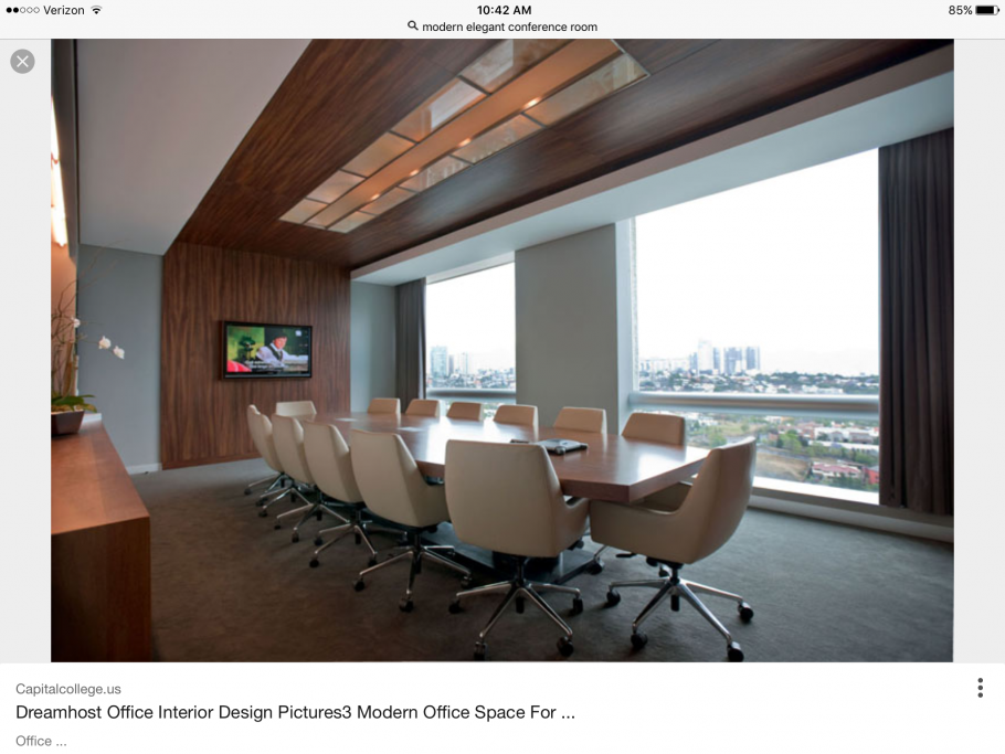 Переговорная комната с окном