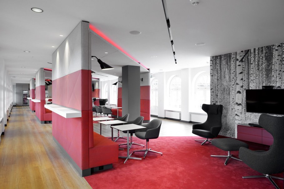 Офис в красно серых тонах