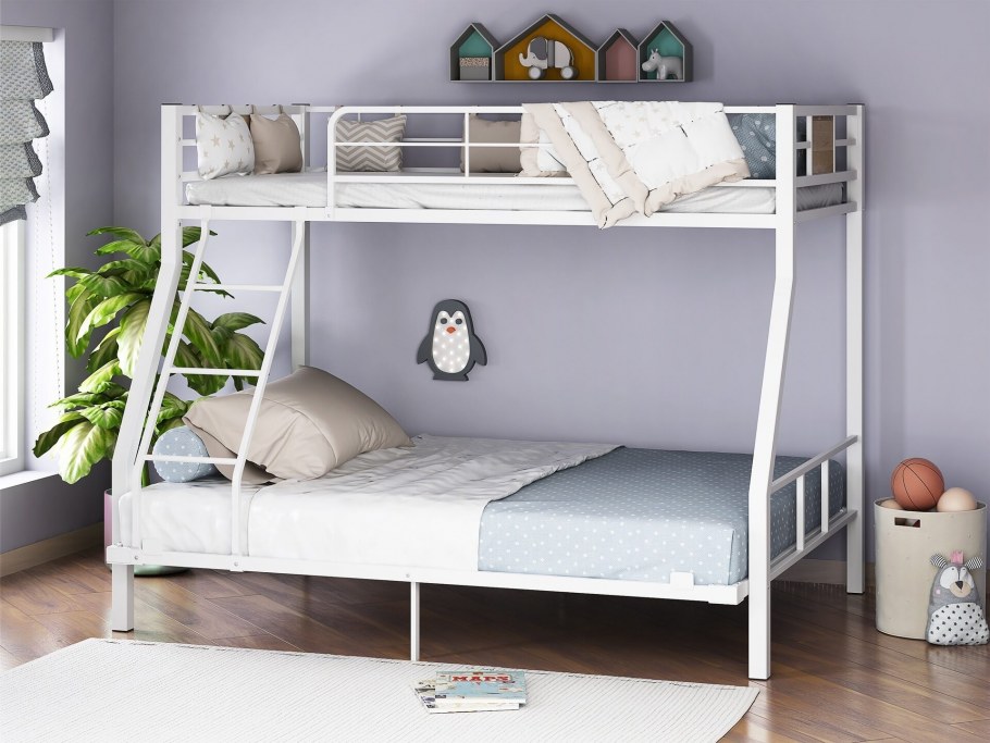 Кровать 2-х ярусная №2 из массива