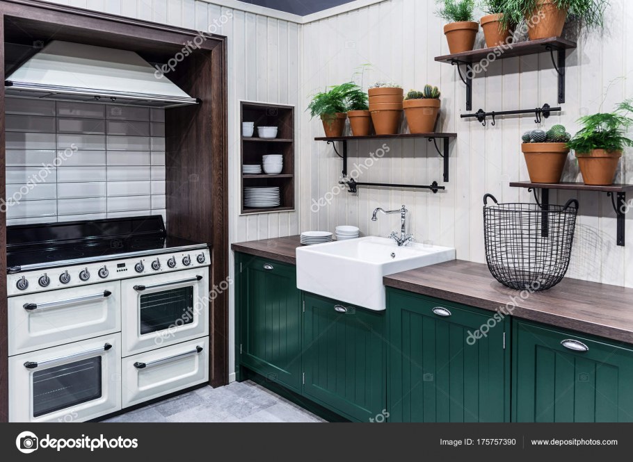 Кухонный гарнитур без верхних шкафов