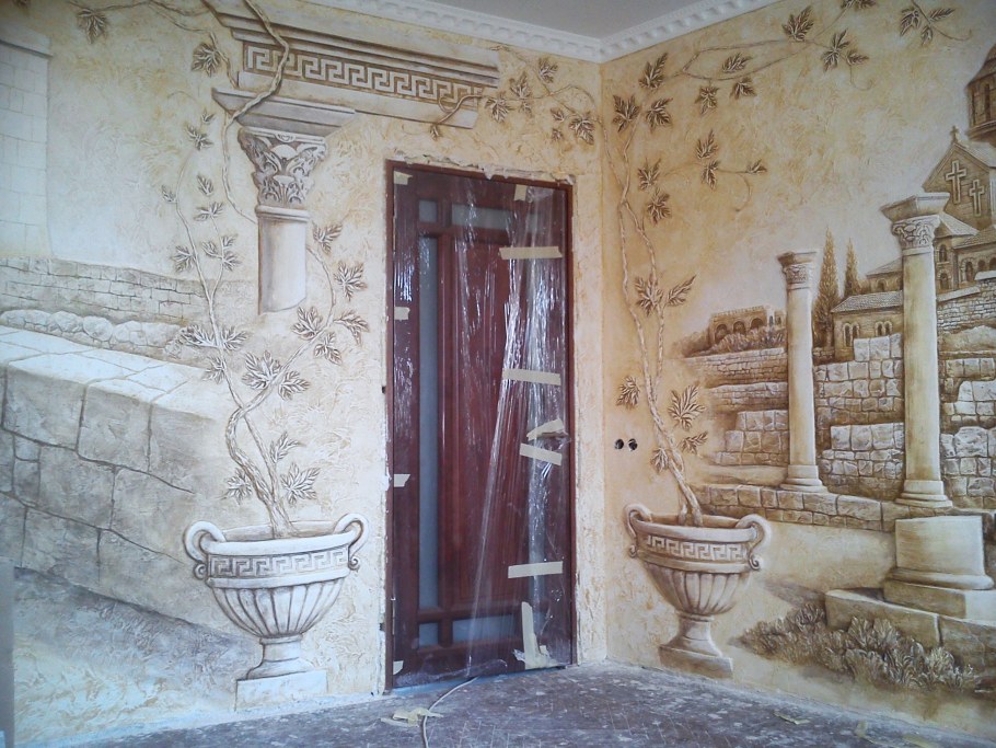 Барельеф на стене