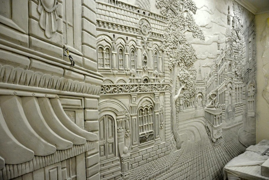 Барельеф на стене