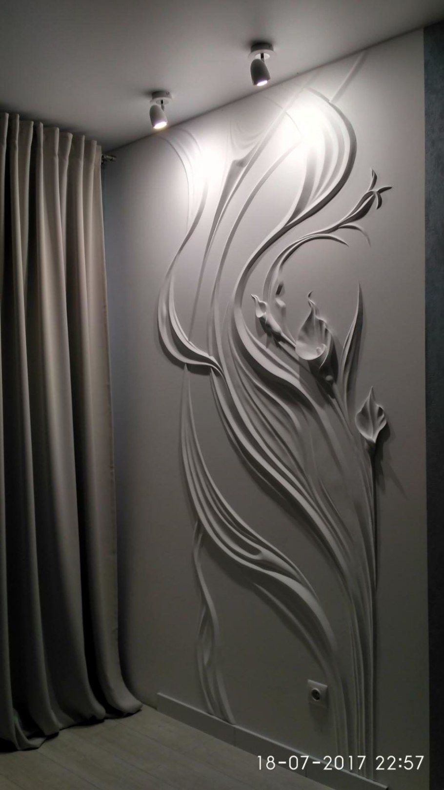 Барельеф на стене