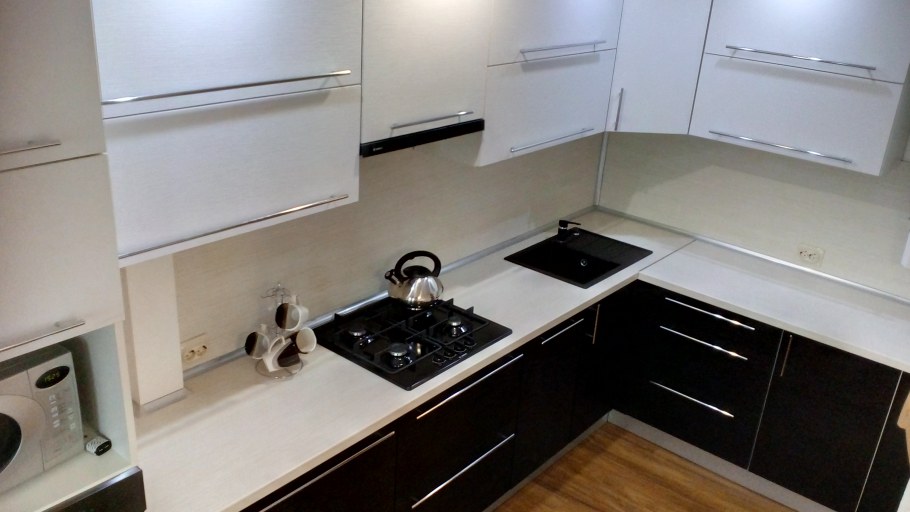 Кухонный гарнитур с варочной панелью