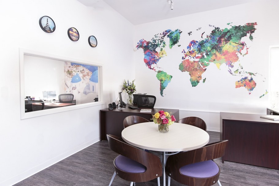 Декор стены в кабинете