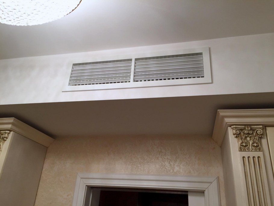 Канальный блок кондиционера с щелевой решеткой