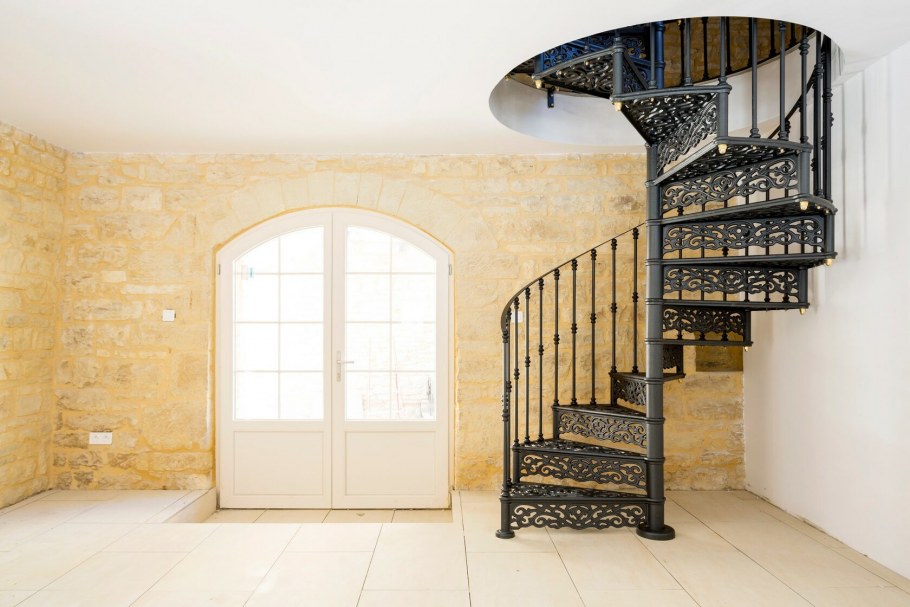 Винтовая лестница в доме