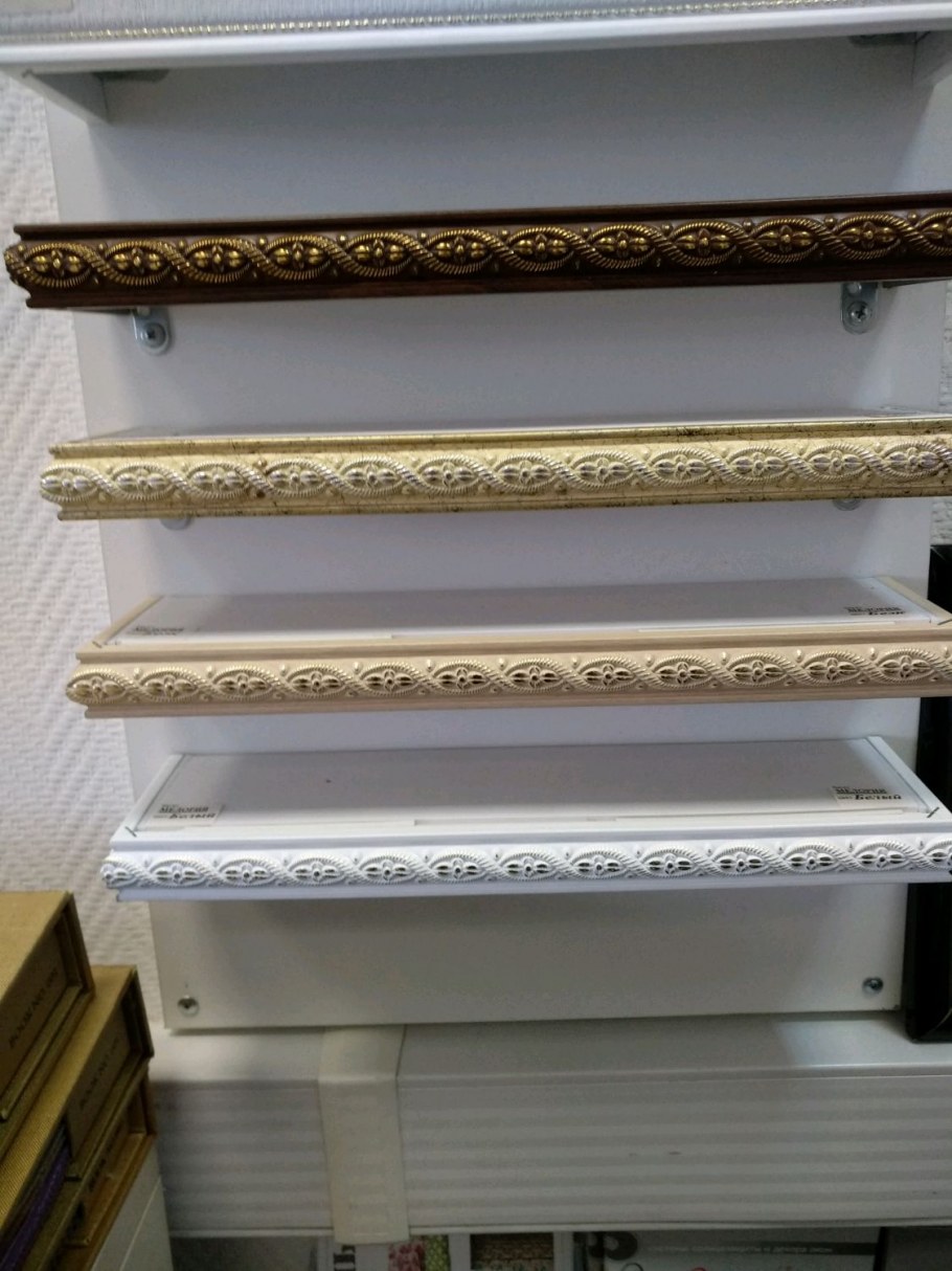 Багеты на стенах в интерьере