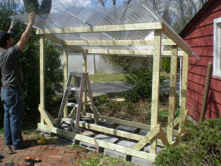 Маленький дачный домик