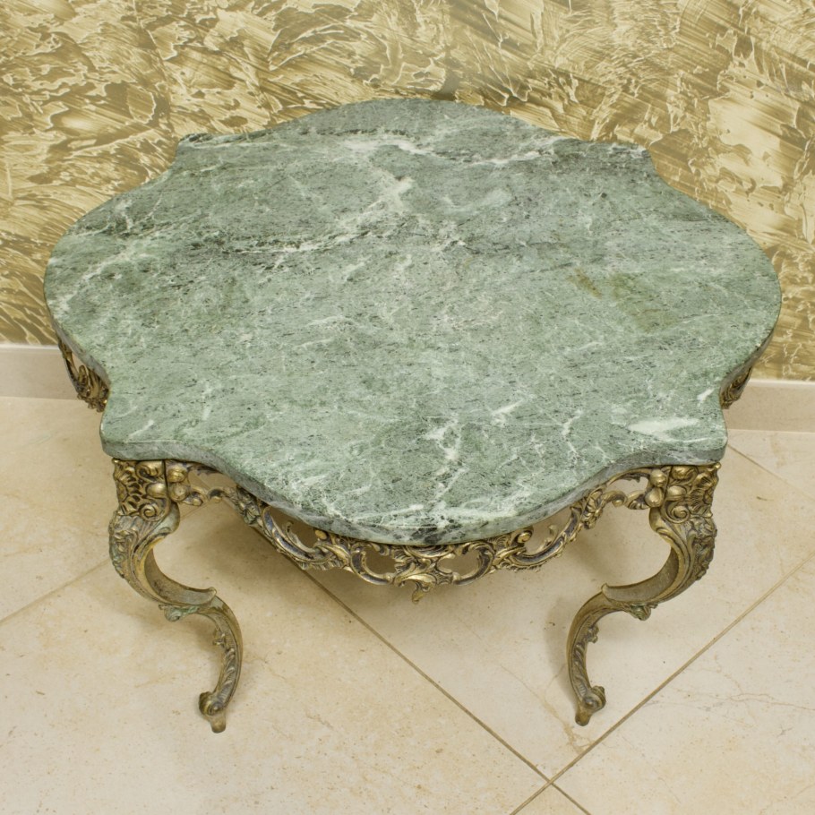 Журнальный столик с мраморной столешницей