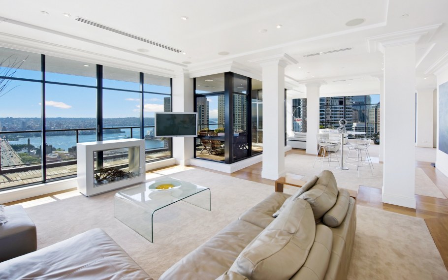 Красивые гостиные с панорамными окнами