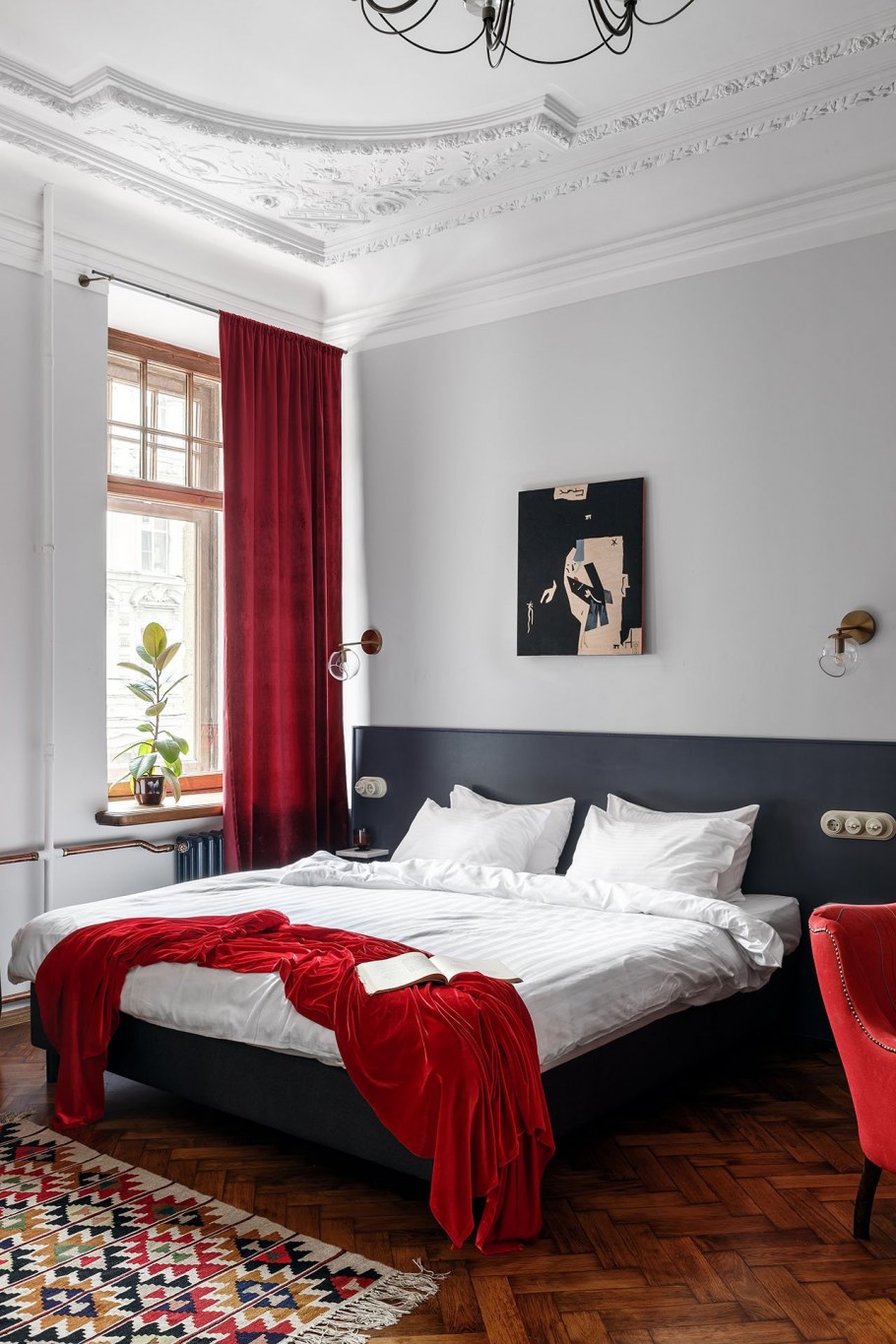 Комната в стиле красныйэ