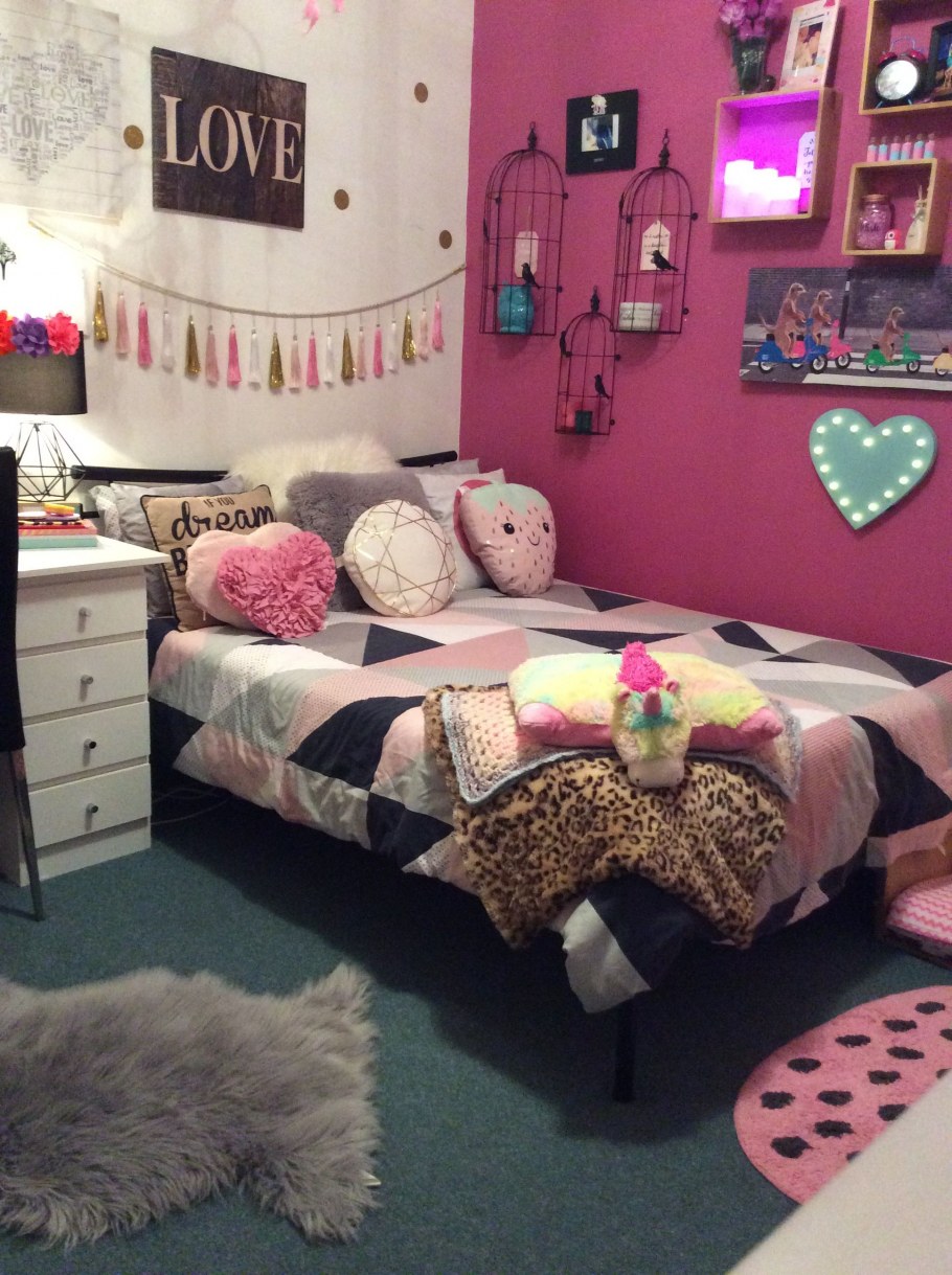 Комната в стиле неон