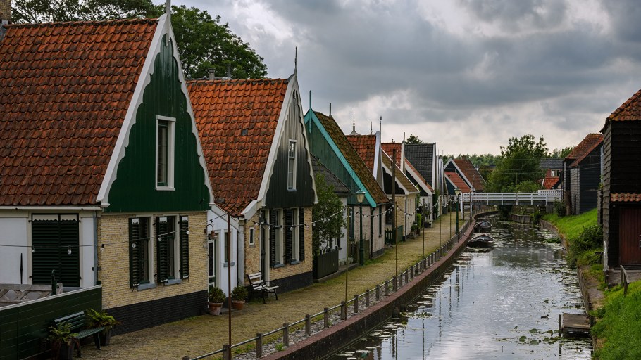 Нидерланды городок Петтен