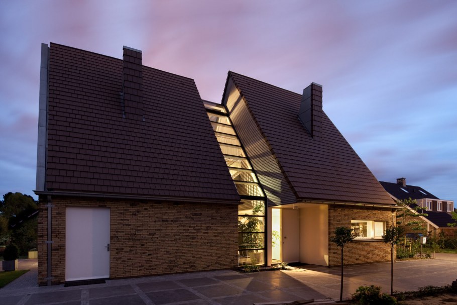 Соединенные крыши домов