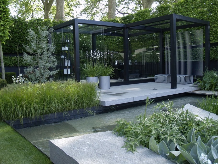 Стеклянные беседки в саду