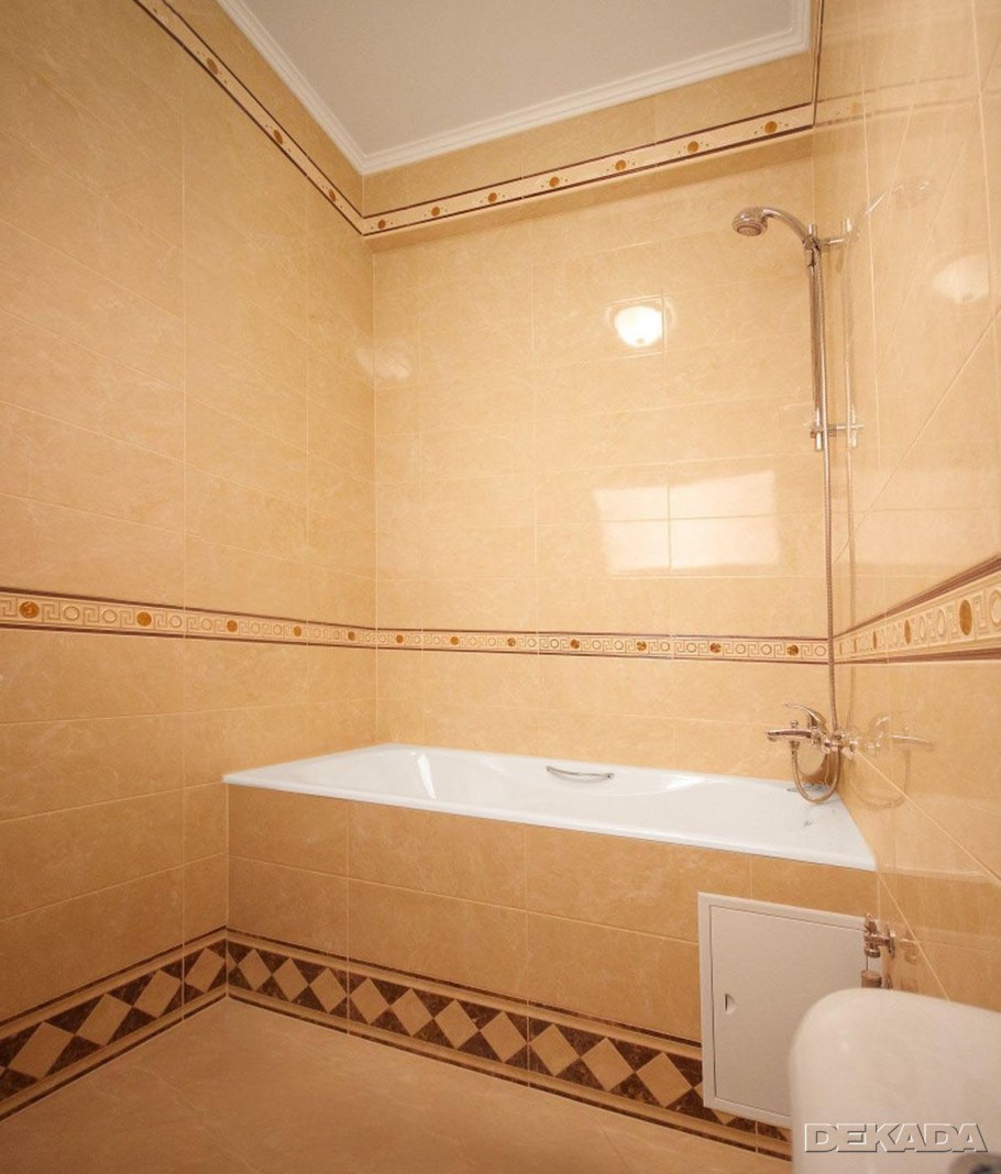 Ванная комната с бордюром