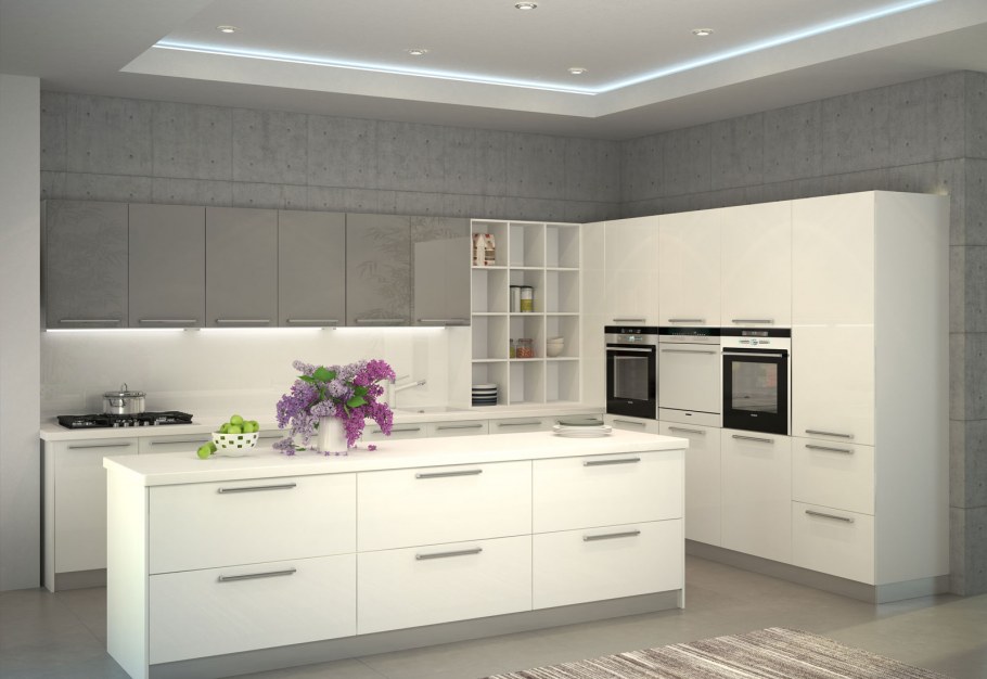 Белая глянцевая кухня с фальшпанелью