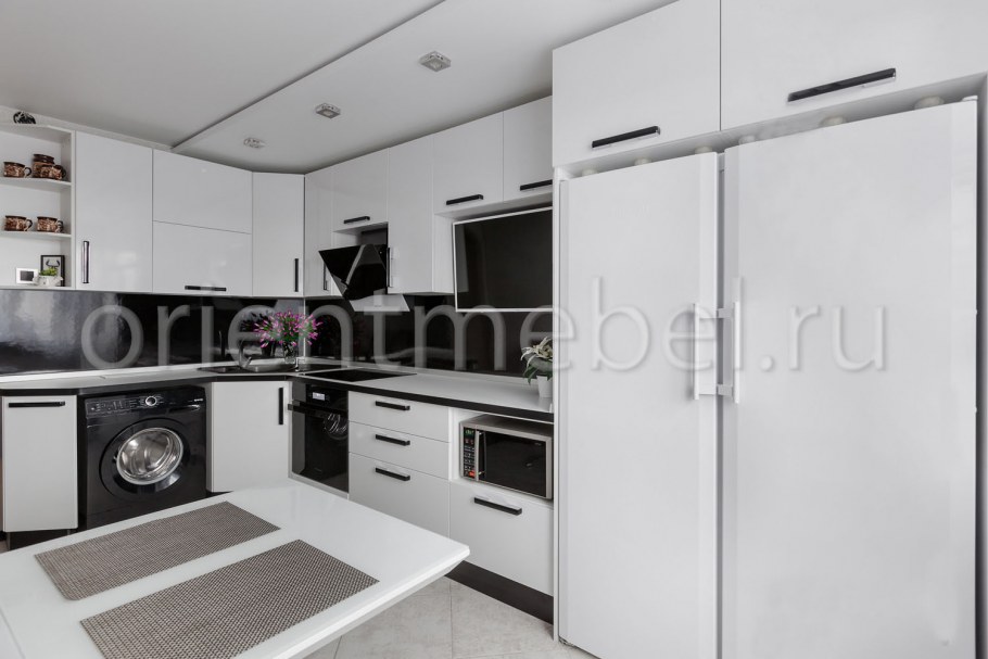 Современные кухни с ручками