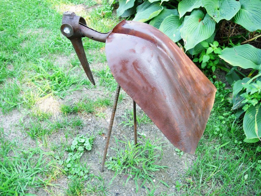 Садовые фигуры из металлолома