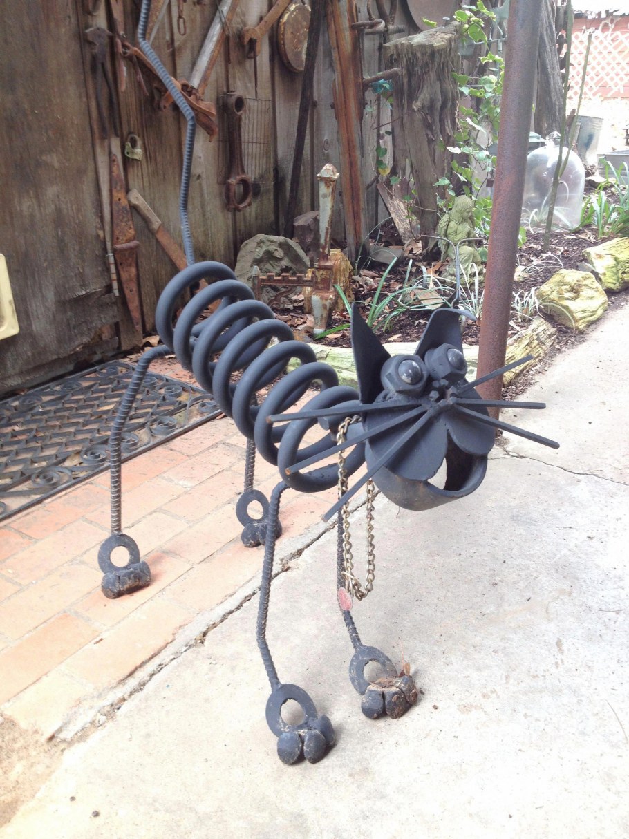 Садовые фигуры из старых лопат