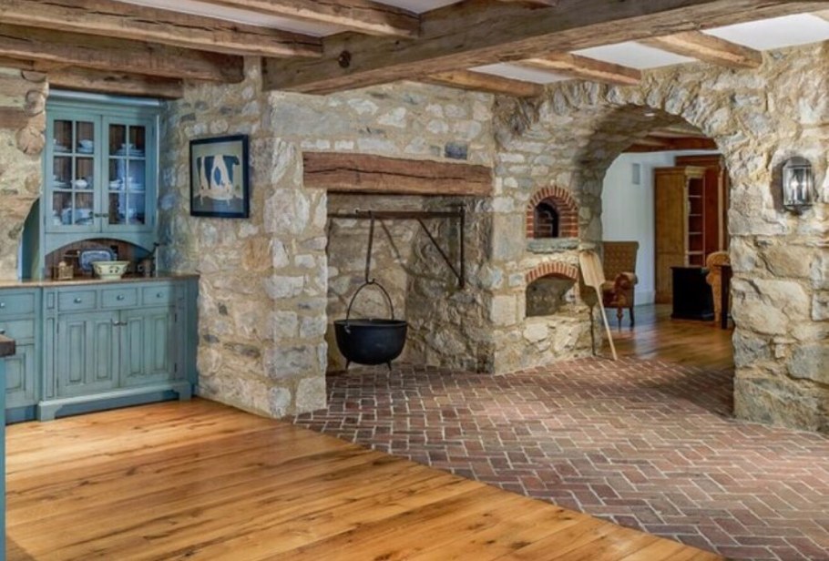 Каменный дом внутри