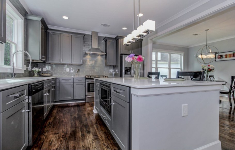 Кухня в серебряных тонах