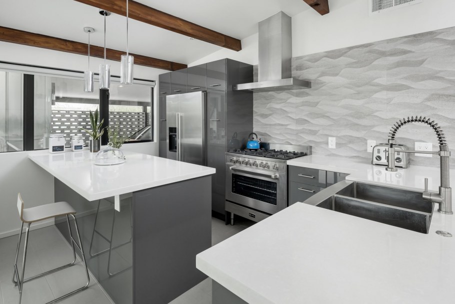 Кухня в сером цвете