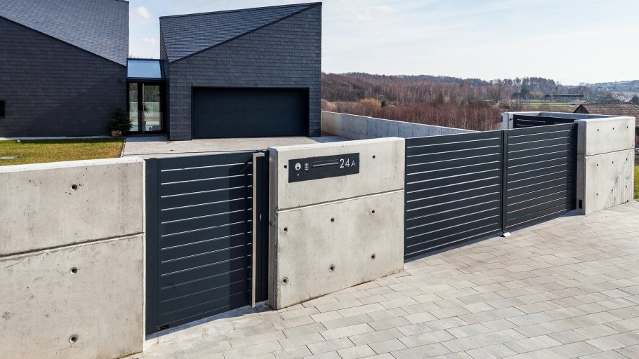 Забор в современном стиле