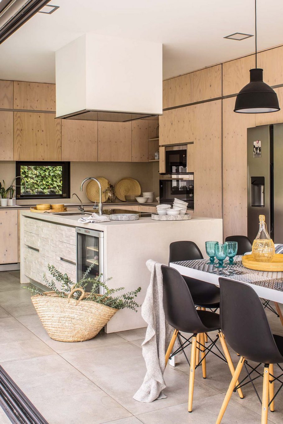 Уютная кухня в современном стиле