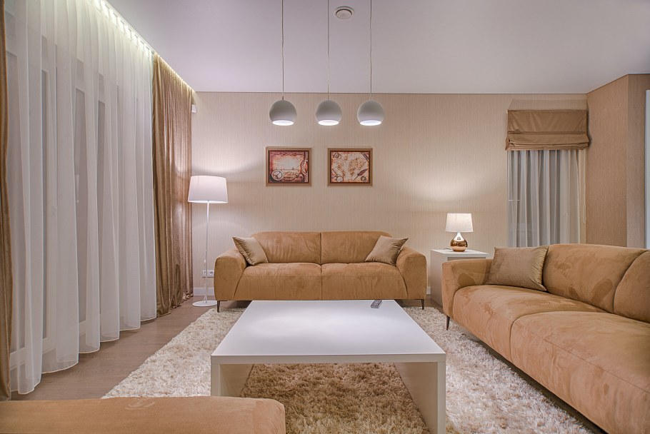 Люстры эконом класса в бежевом интерьере