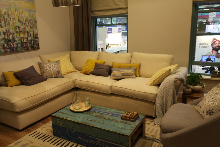 Диван желто бежевый