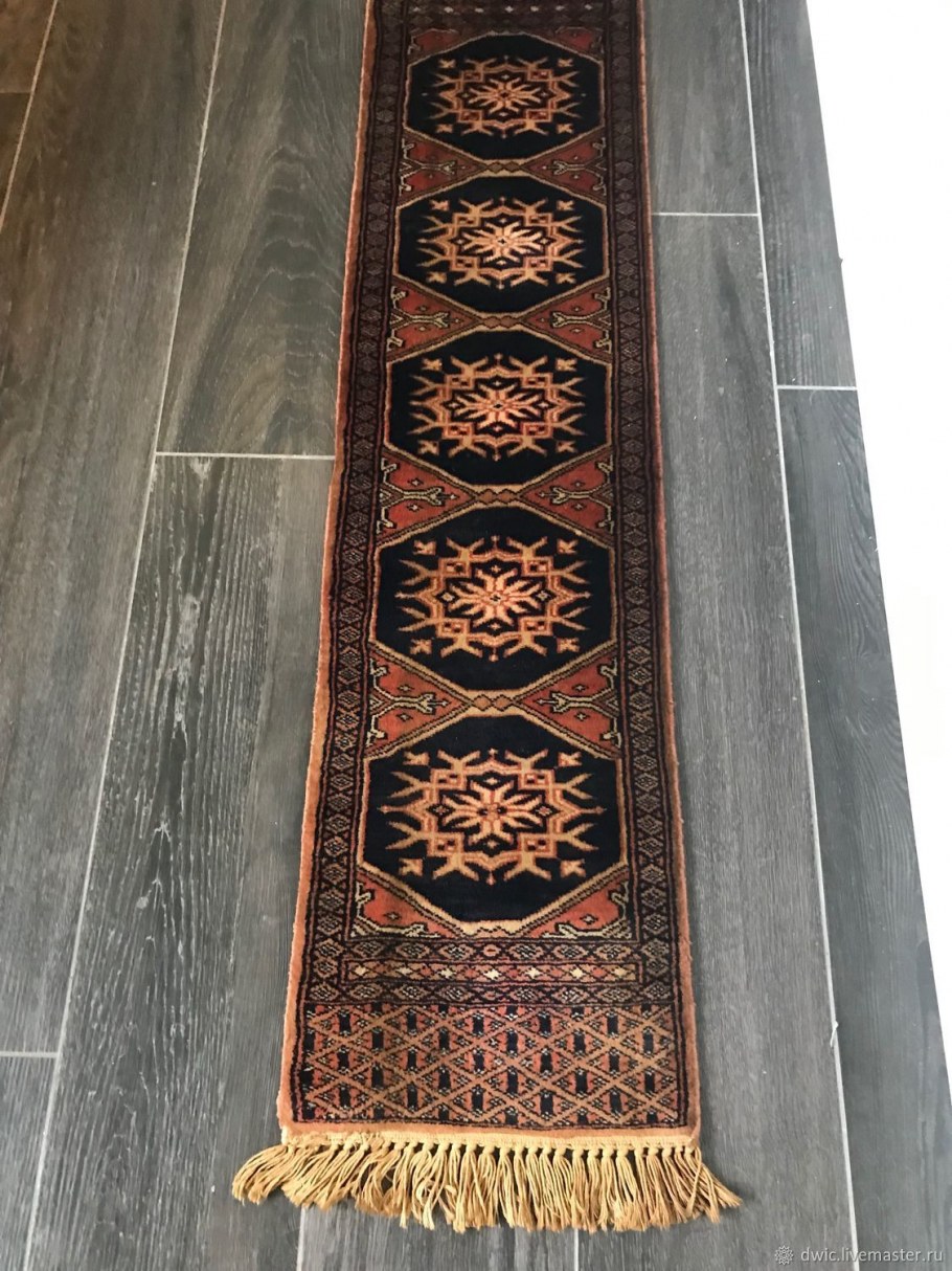 Керамический ковер на полу