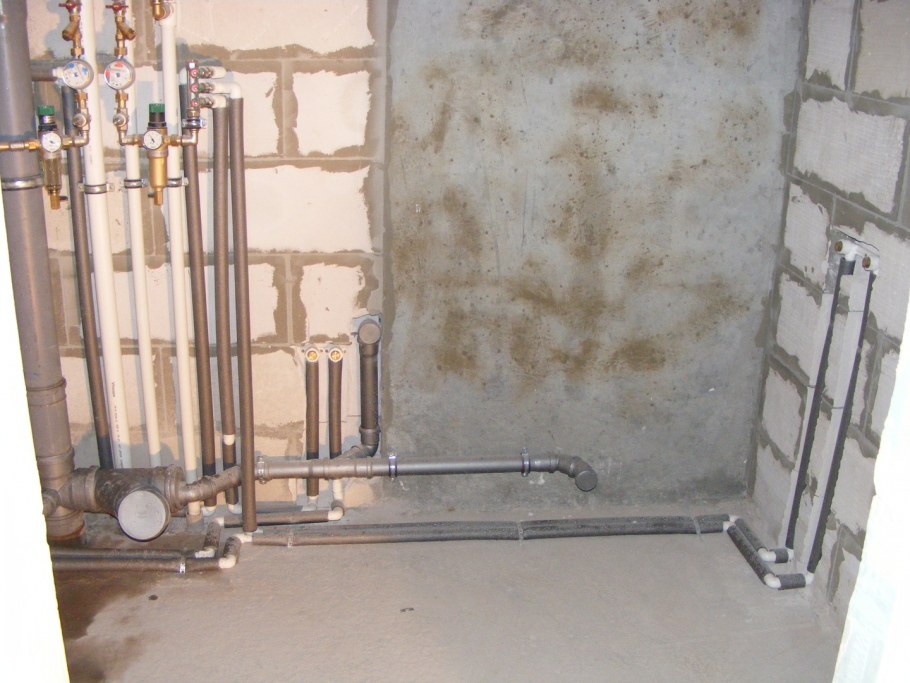 Прокладка труб отопления