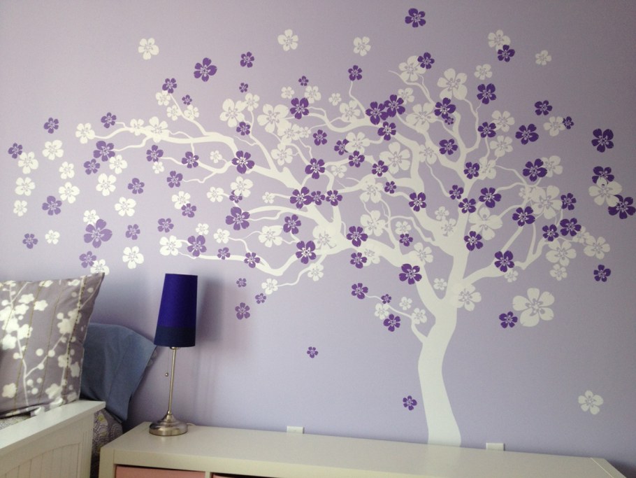 Роспись стен сиреневыми цветами