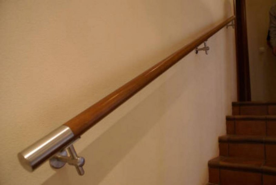 Поручень настенный деревянный