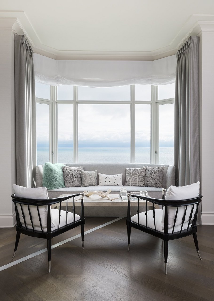 Гостиная с эркерным окном