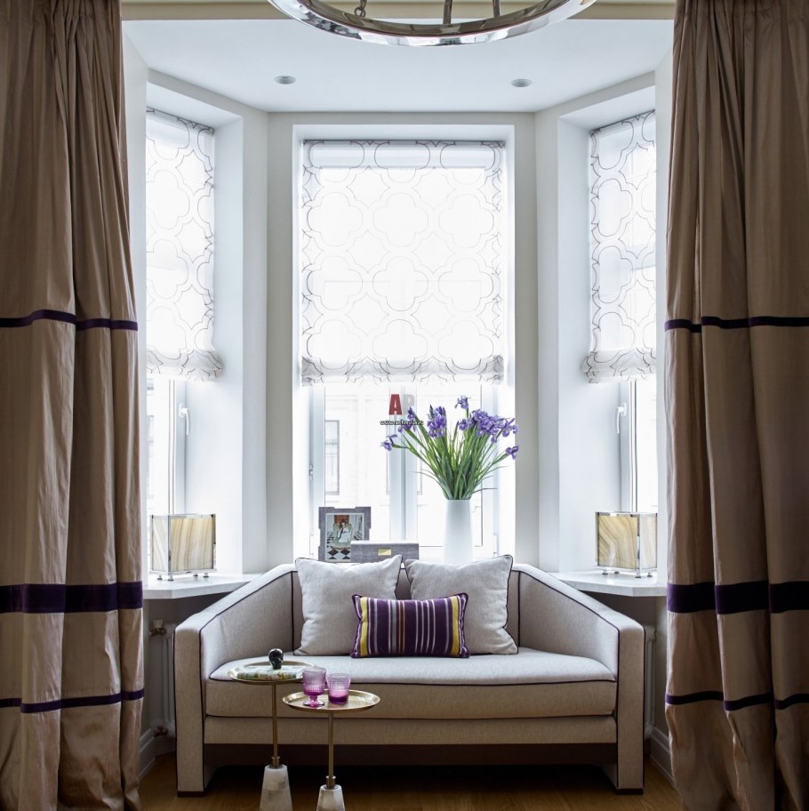 Эркерные окна в интерьере гостиной