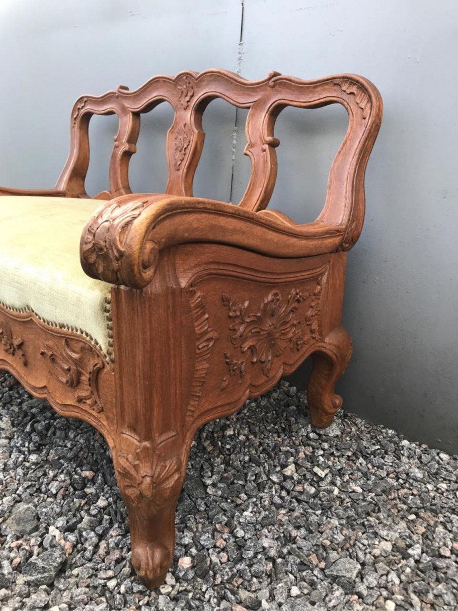 Старинная резная мебель