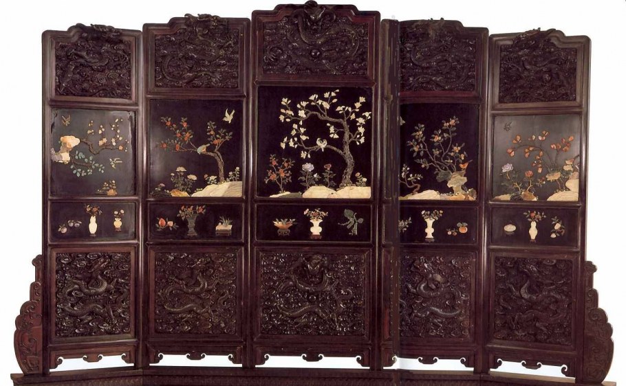 На китайской ширме