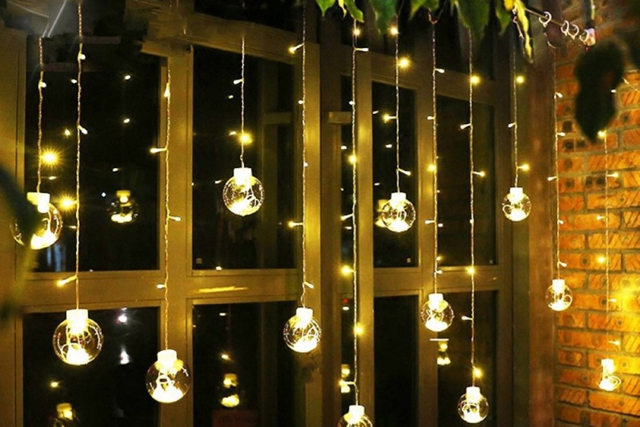 Гирлянда на окно в кафе