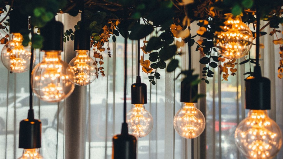 Подсветка окна лампочками