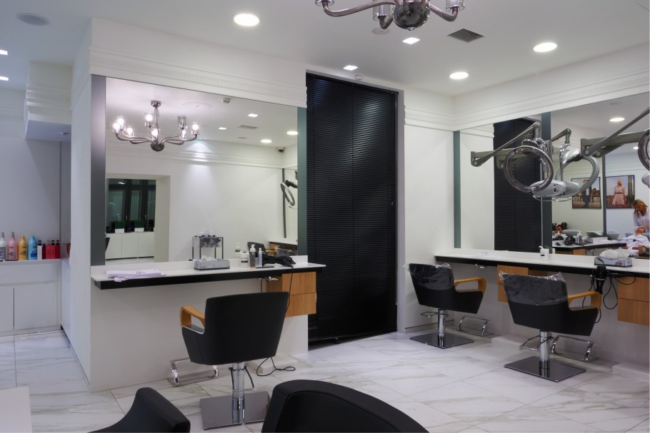 Интерьер парикмахерской эконом